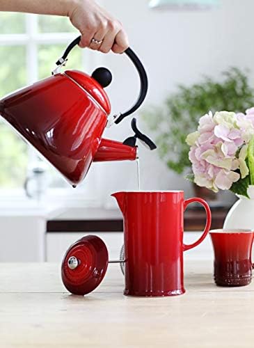 Le Creusage 17 Quart Kone Teakettle Red